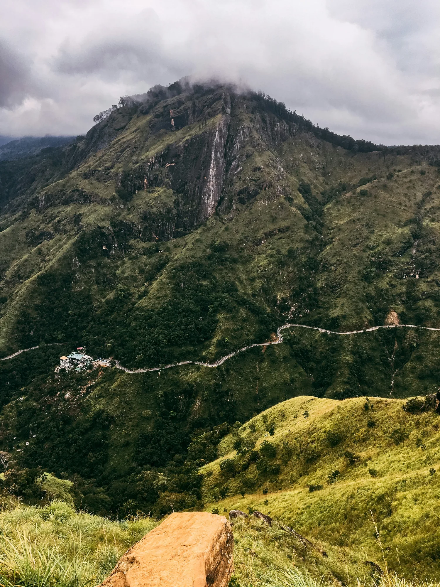 Travellers hiking through Sri Lanka's central highlands